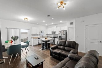 4029 NW 11th Dr in Plantation, FL - Building Photo - Building Photo