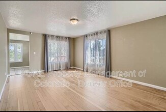 925 Harlan St in Lakewood, CO - Building Photo - Building Photo