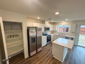 827 Congaree Ln in Redding, CA - Building Photo - Building Photo