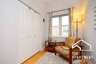 1430 W Lunt Ave, Unit 2W in Chicago, IL - Building Photo - Building Photo