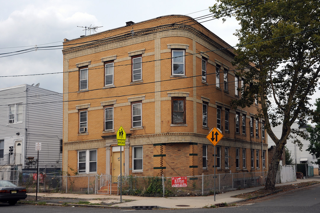 187 Berkeley Ave in Newark, NJ - Foto de edificio