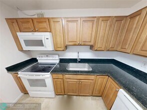 636 NW 13th St in Boca Raton, FL - Building Photo - Building Photo