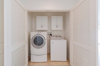 12022 Rock Creek Ct in Hawthorne, CA - Building Photo - Building Photo