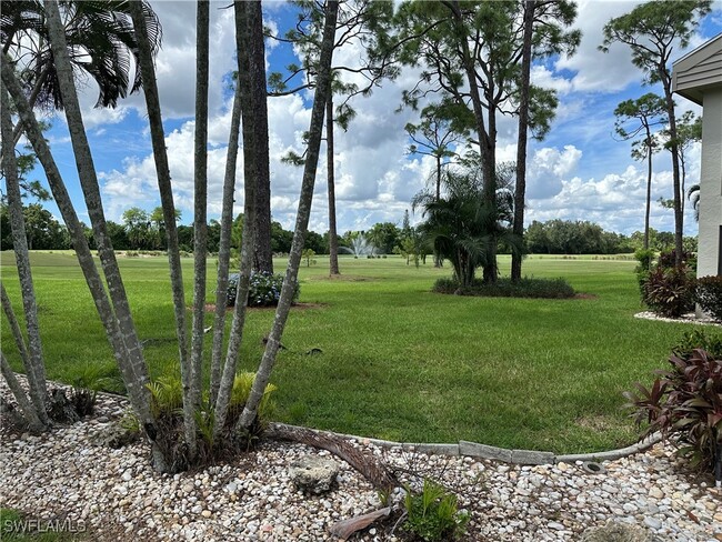 5625 Trailwinds Dr in Ft. Myers, FL - Building Photo - Building Photo