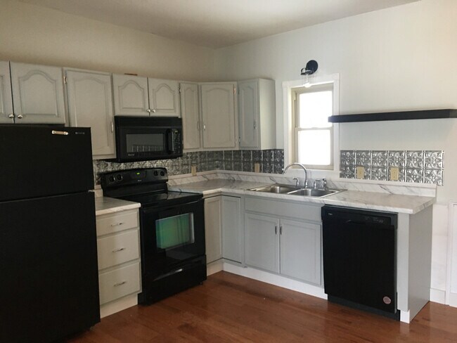 12 Old Georges Mills Rd in Sunapee, NH - Foto de edificio - Building Photo