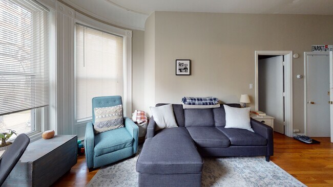 511 Beacon St, Unit 9 in Boston, MA - Foto de edificio - Building Photo