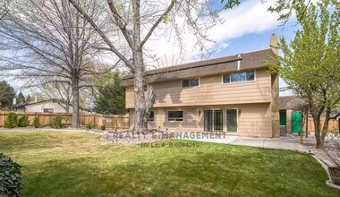 890 Singingwood Dr in Reno, NV - Building Photo - Building Photo