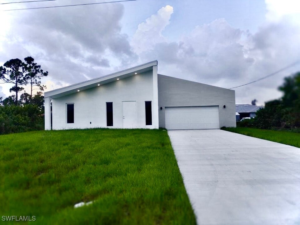 1816 Marson St in Lehigh Acres, FL - Building Photo