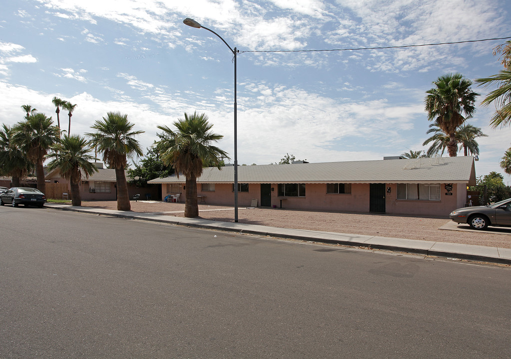 799 N Washington St in Chandler, AZ - Building Photo