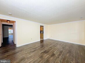 673 Quail Dr in Glen Burnie, MD - Foto de edificio - Building Photo
