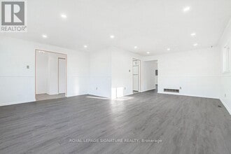 163 Hazelglen Dr in Kitchener, ON - Building Photo - Building Photo