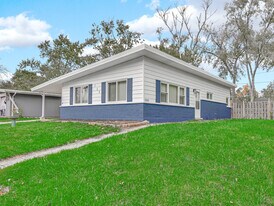 304 Seneca St in Park Forest, IL - Building Photo