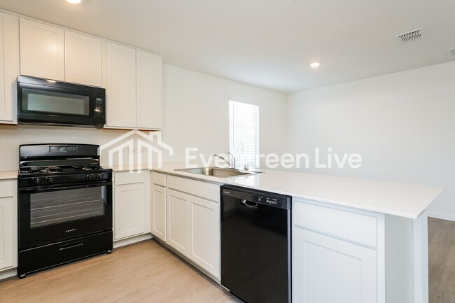 10528 Desert Hawk Cir in Fort Worth, TX - Building Photo - Building Photo