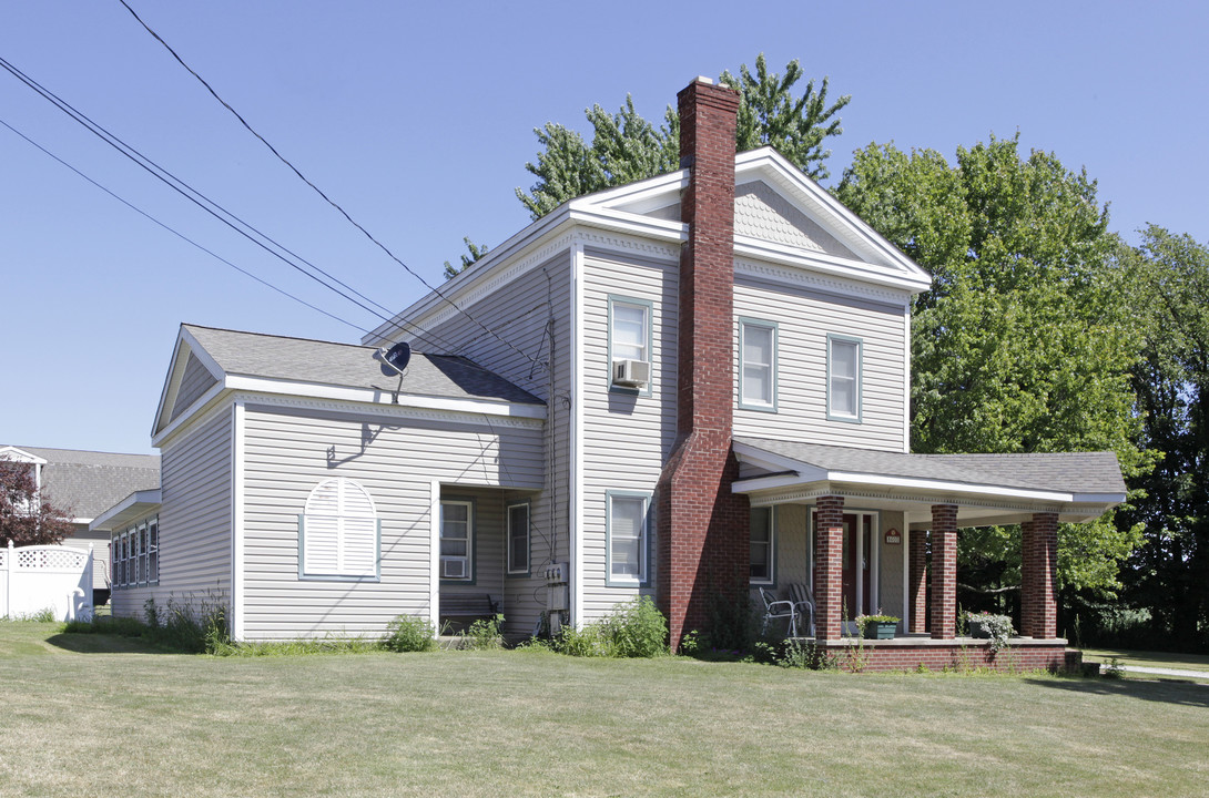 8600 W Ridge Rd in Girard, PA - Building Photo