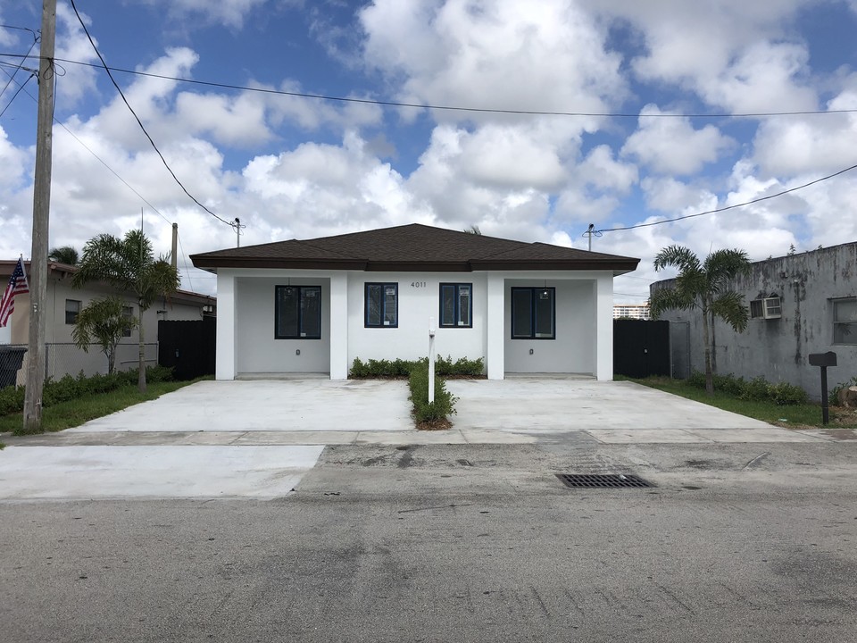 4011 SW 19th St in West Park, FL - Building Photo