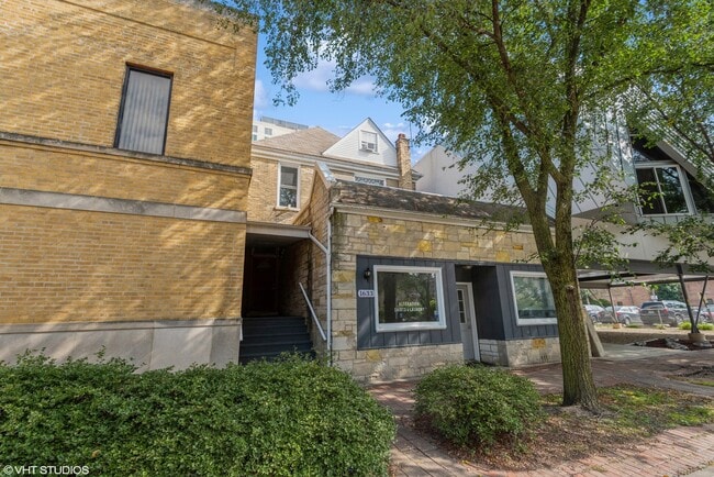 property at 1633 Oak Ave