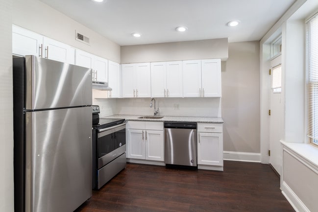 Lincoln Court Apartments photo'