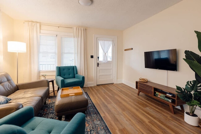 217 Highland Ave in Johnson City, TN - Building Photo - Building Photo