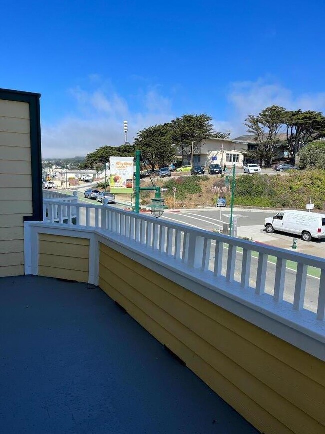 2282 Palmetto Ave in Pacifica, CA - Building Photo - Building Photo