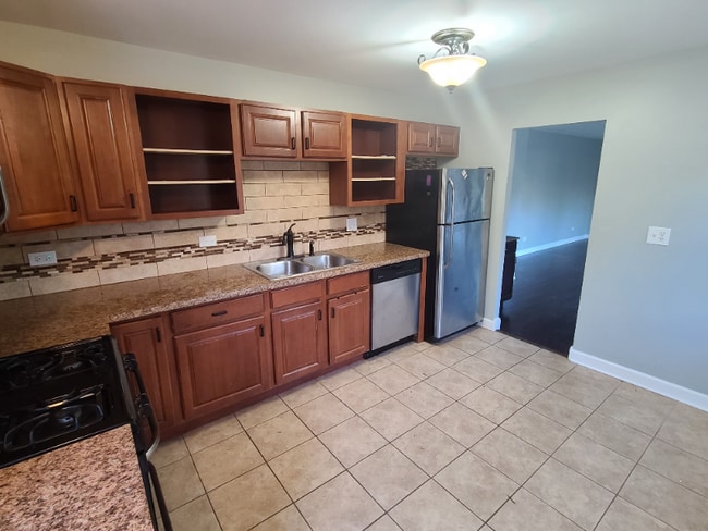 202 E Streamwood Blvd in Streamwood, IL - Building Photo - Building Photo