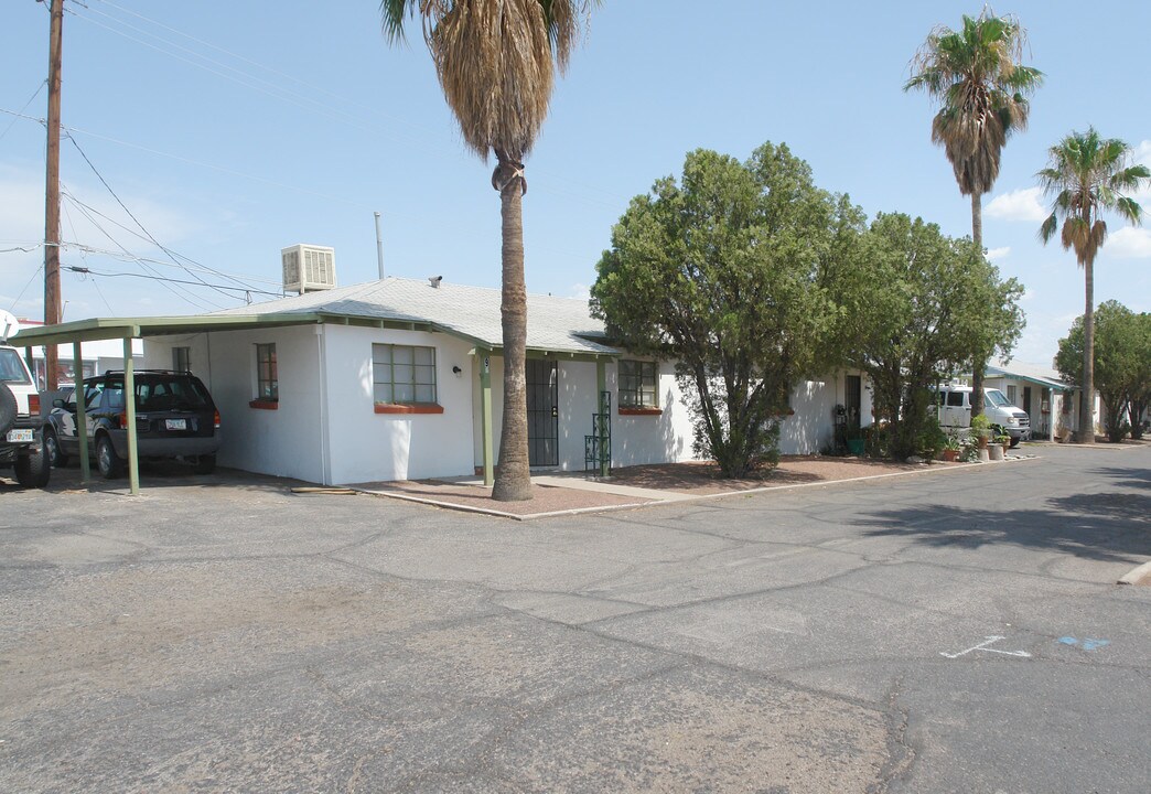 Prince Apartments in Tucson, AZ - Building Photo