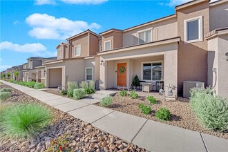 6200 Foxes Dl St in Las Vegas, NV - Building Photo - Building Photo