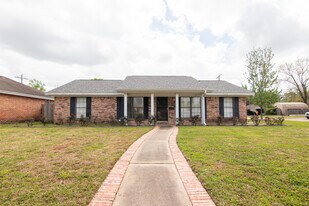 7575 Chelsea Pl in Beaumont, TX - Building Photo