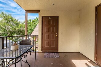 7814 Shadowood Dr in West Melbourne, FL - Building Photo - Building Photo