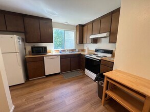 1496 Saddle Club Rd SE in Port Orchard, WA - Building Photo - Building Photo