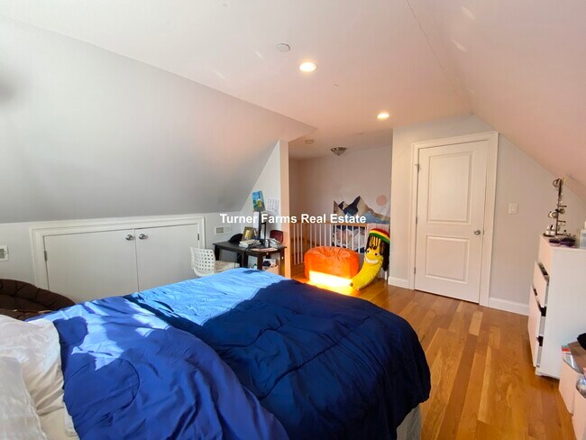 721 Parker St, Unit 4 in Boston, MA - Building Photo - Building Photo