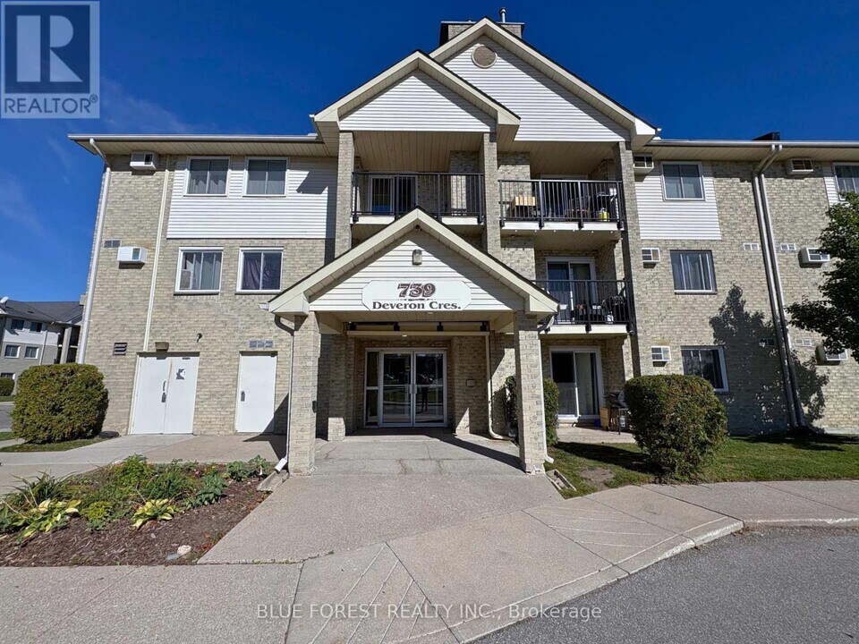 739 Deveron Crescent in London, ON - Building Photo
