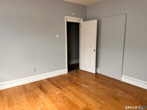 240 Madison Ave in Bridgeport, CT - Building Photo - Building Photo