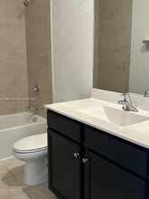 594 NE 207th St in North Miami Beach, FL - Building Photo - Building Photo