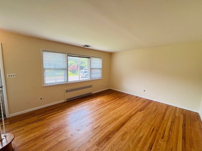 20 Union Ave in Glen Head, NY - Building Photo - Building Photo
