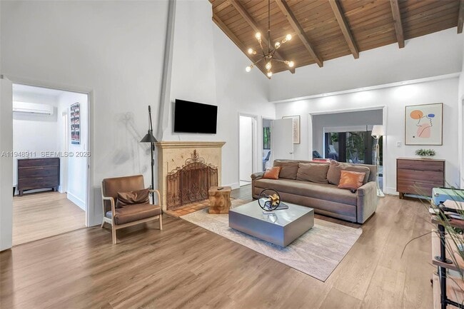 870 NE 82nd St in Miami, FL - Foto de edificio - Building Photo