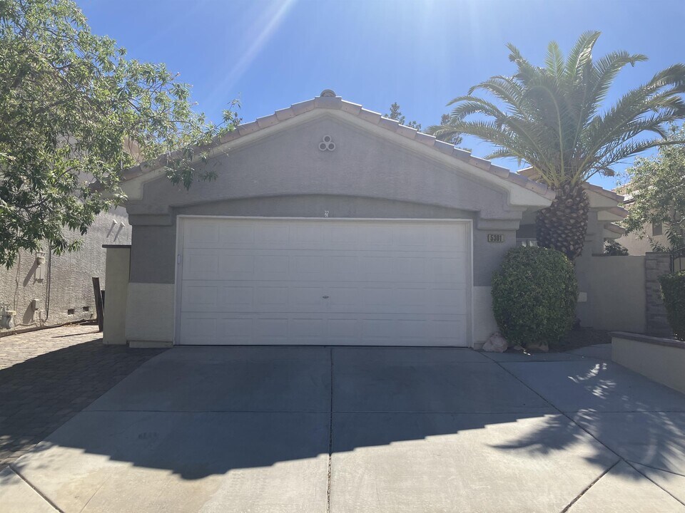 5301 Standing Rock Pl in Las Vegas, NV - Building Photo