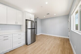 13102 Filmore St in Los Angeles, CA - Building Photo - Building Photo