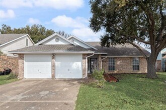 1317 Lakeshore Dr in Irving, TX - Foto de edificio - Building Photo