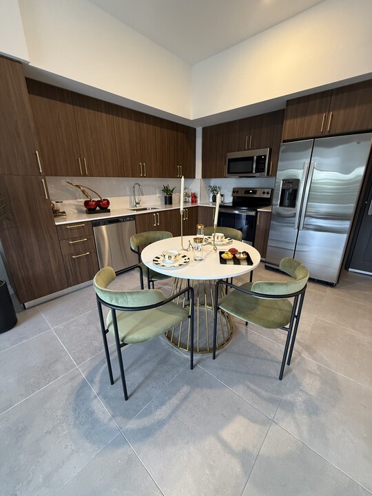 1942 Taylor St, Unit A1 in Hollywood, FL - Foto de edificio