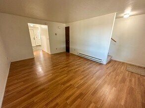 514 NE Dallas Ct in Dallas, OR - Building Photo - Building Photo