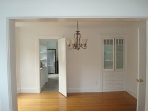 7 Abbott St, Unit 2 in Wellesley, MA - Building Photo - Building Photo