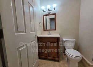 4925 Rollins Dr in Anchorage, AK - Building Photo - Building Photo