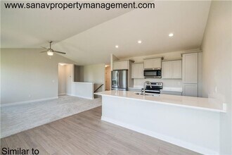 635 SE Mesa Dr in Waukee, IA - Building Photo - Building Photo