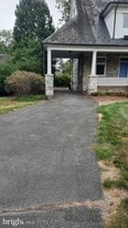 2315 Magnolia Dr in Harrisburg, PA - Building Photo