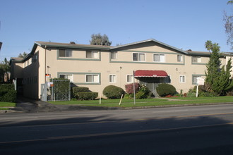 5051 Woodman Ave in Sherman Oaks, CA - Building Photo - Building Photo