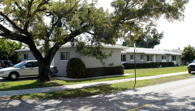 Arthur Street Apartments in Hollywood, FL - Foto de edificio - Building Photo