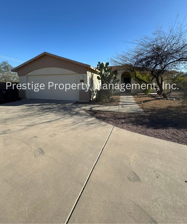 property at 2308 W Horseshoe Pl