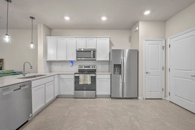 4777 Sparkling Shell Ave in Kissimmee, FL - Foto de edificio - Building Photo