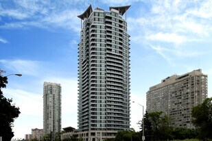 1 Elm Dr W in Mississauga, ON - Building Photo