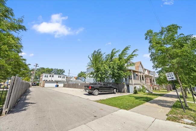 3616 N Kedzie Ave in Chicago, IL - Building Photo - Building Photo